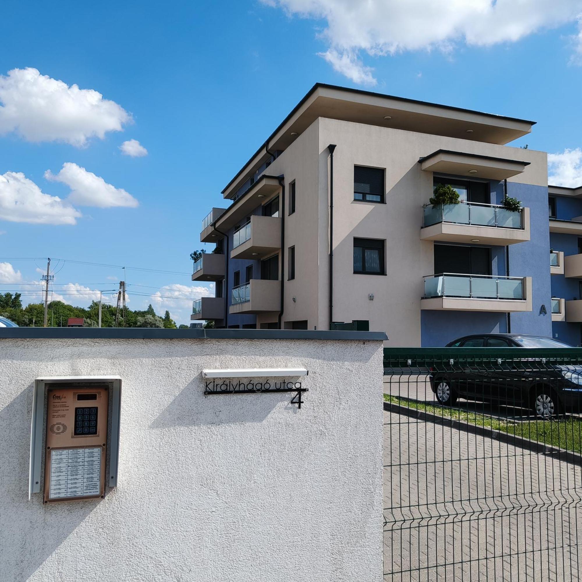 Pe-Ki Lux Apartman Székesfehérvár Εξωτερικό φωτογραφία